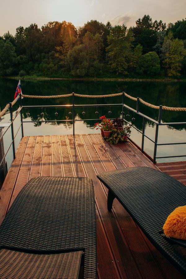 里托斯基挪威克 Aquachill Houseboat & Wellness酒店 外观 照片